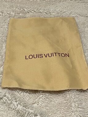 Louis Vuitton Beige Dust Cover with Burgundy Logo. Item #11399